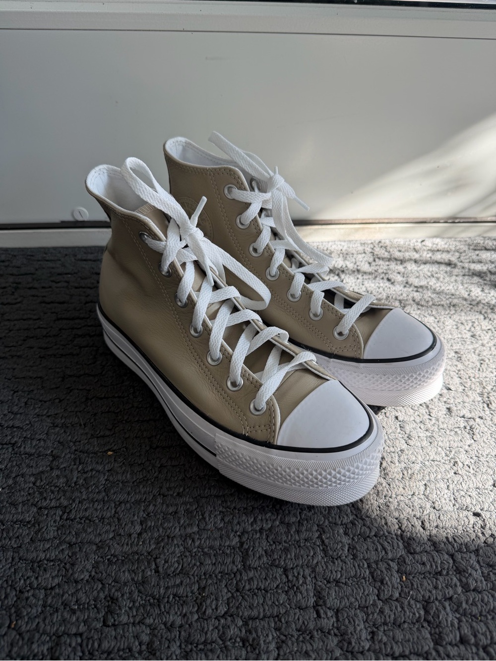Converse Women’s 7.5 Chuck Taylor All Star Lift Platform